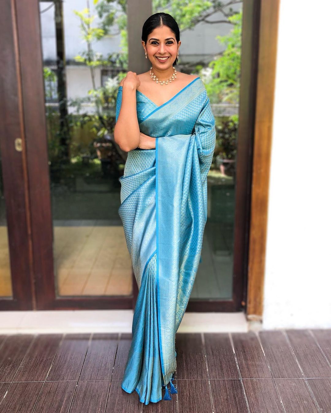 Deserving Firozi Soft Silk Saree with Comely Blouse Piece