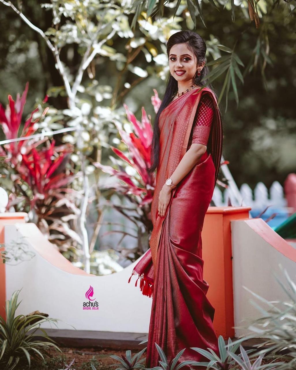 Energetic Maroon Banarasi Silk Saree With Gleaming Blouse Piece
