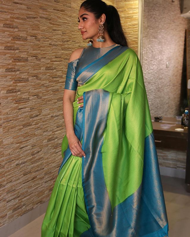 Felicitous Parrot Soft Silk Saree With Snazzy Blouse Piece - Image 2