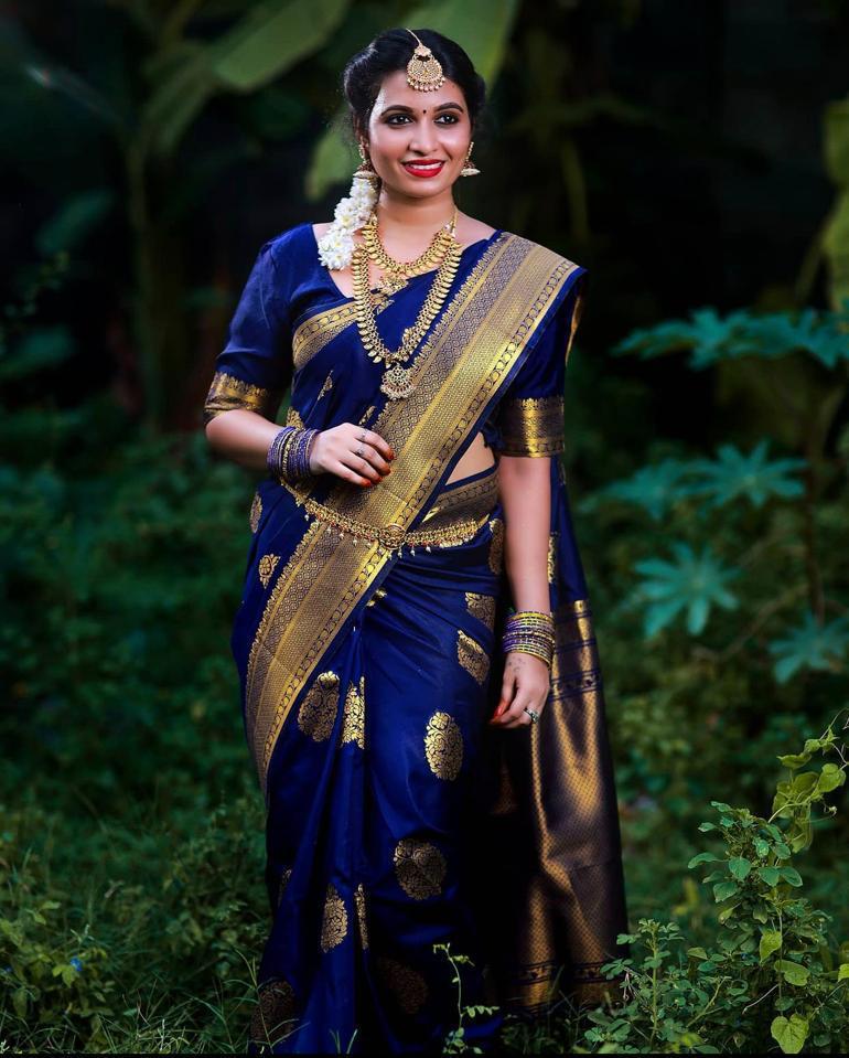 Luxuriant Blue Soft Banarasi Silk Saree With Splendorous Blouse Piece - Image 2