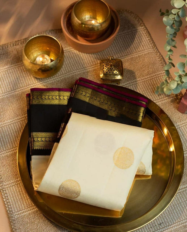 Pure Reach Silk Cream White Color With Lovely Black Pallu Weaving Jacquard Bengali Saree - Image 2