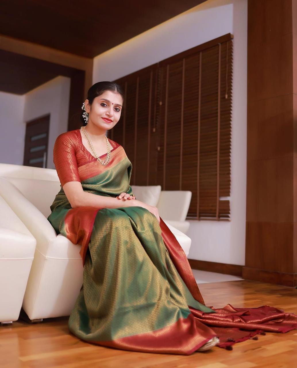 Moiety Green Soft Silk Saree with Sempiternal Blouse Piece - Image 2