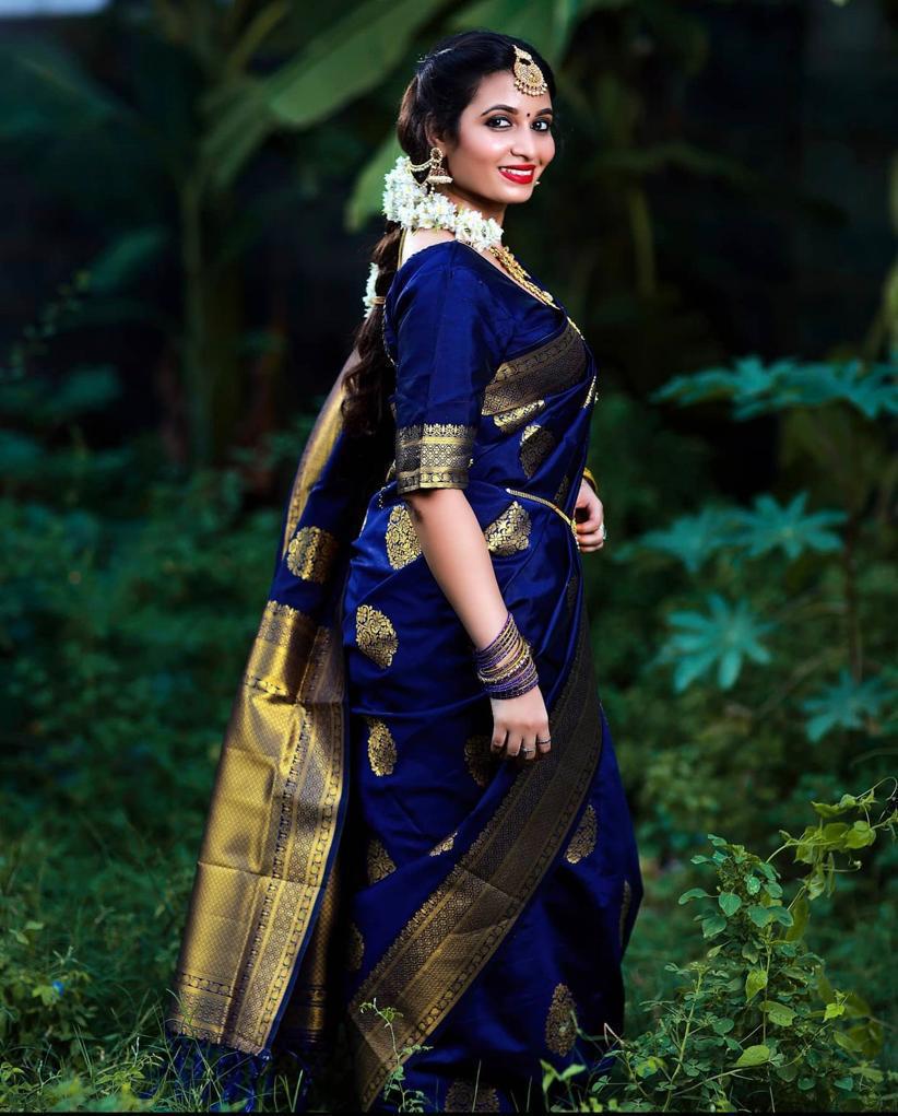 Luxuriant Blue Soft Banarasi Silk Saree With Splendorous Blouse Piece - Image 3