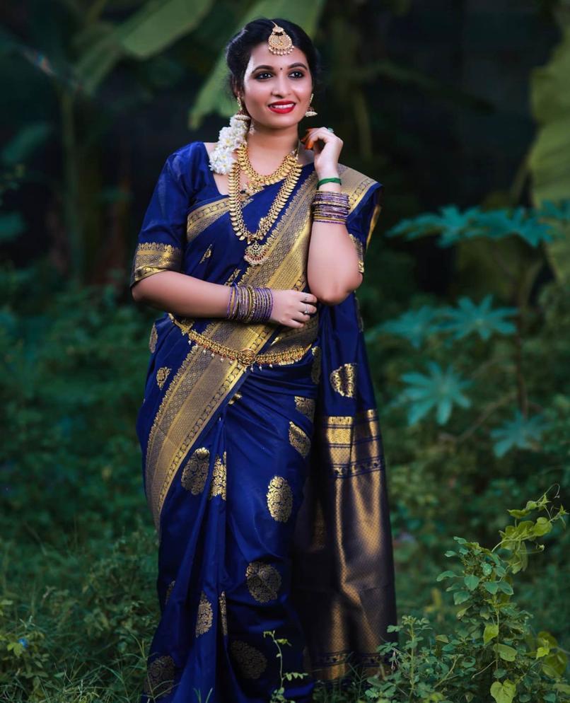 Luxuriant Blue Soft Banarasi Silk Saree With Splendorous Blouse Piece - Image 4