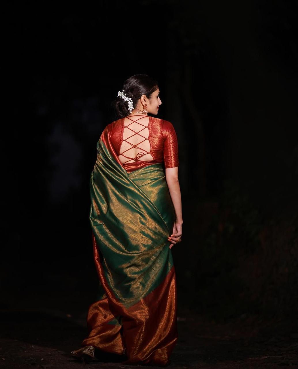 Moiety Green Soft Silk Saree with Sempiternal Blouse Piece - Image 4
