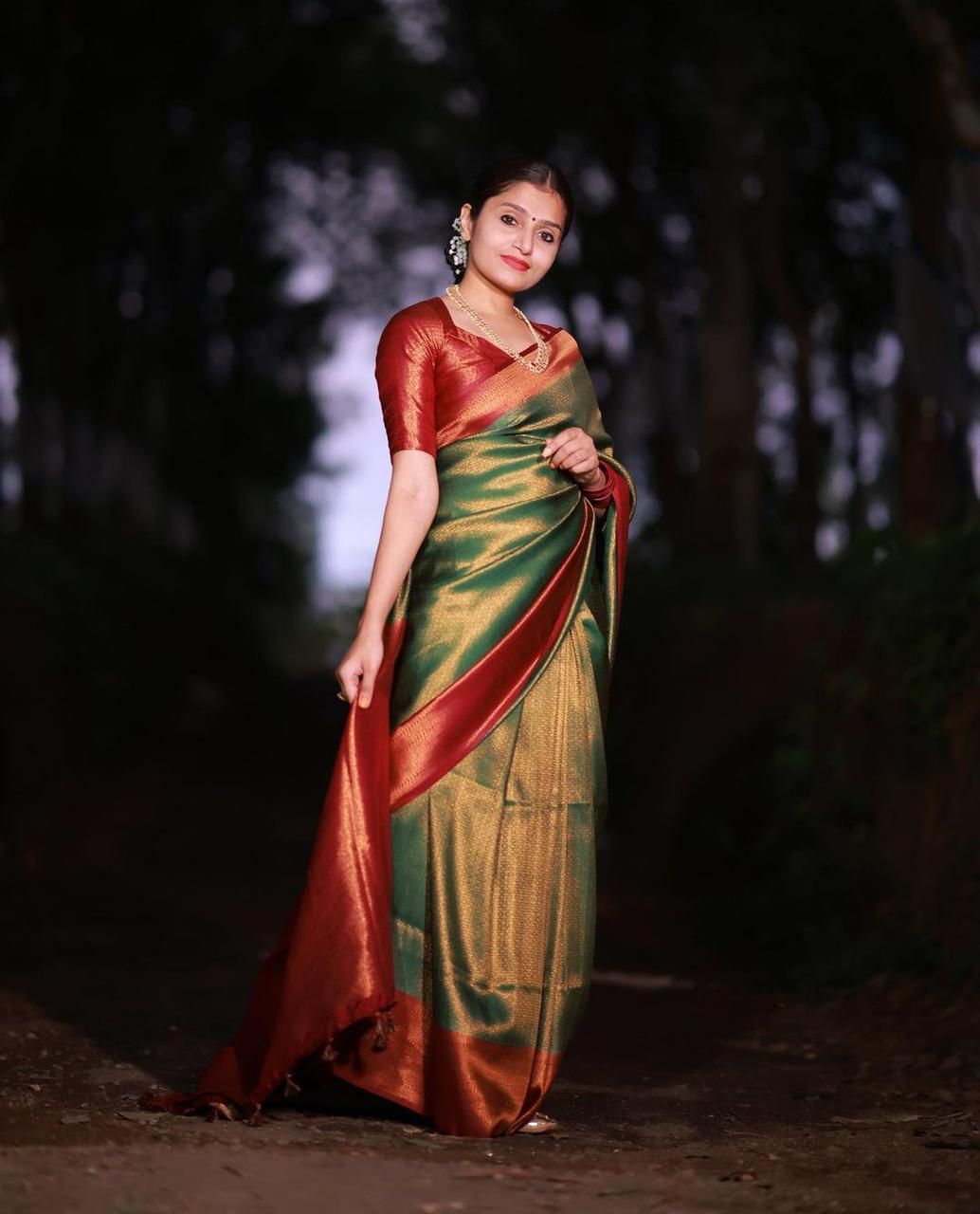 Moiety Green Soft Silk Saree with Sempiternal Blouse Piece - Image 5