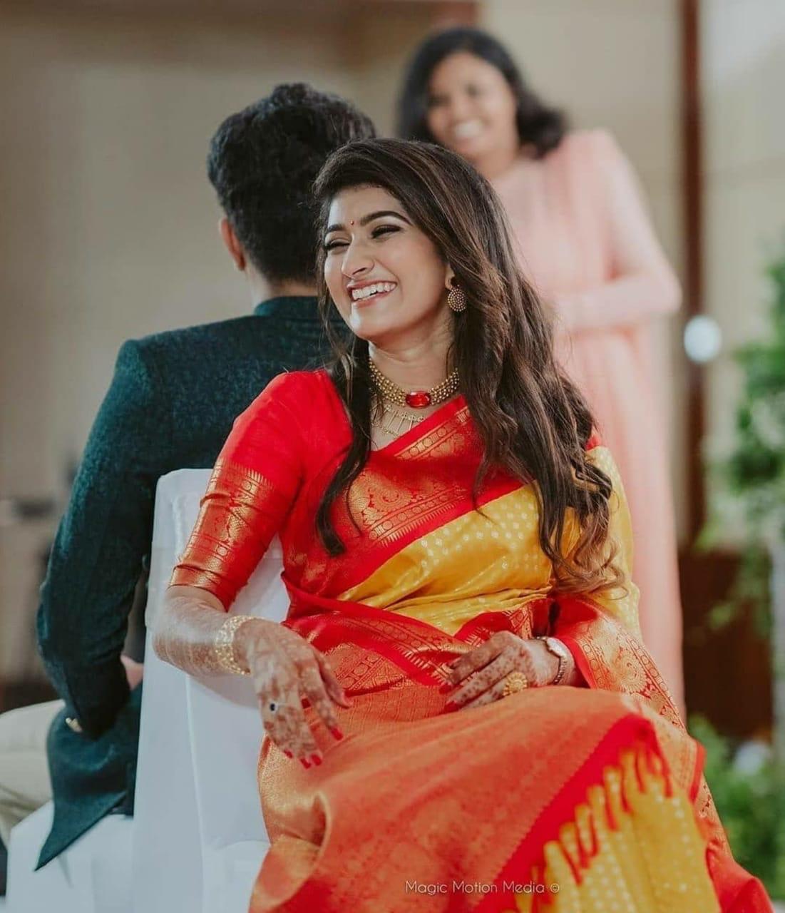 Improbable Yellow Soft Banarasi Silk Saree With Exuberant Blouse Piece - Image 5